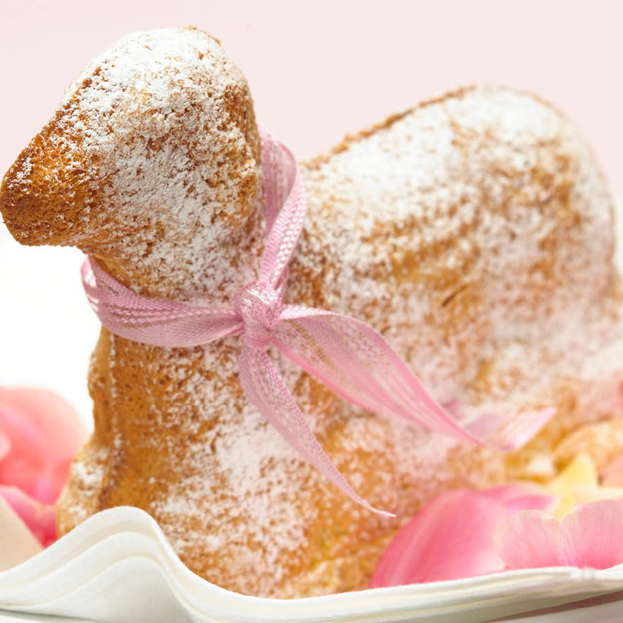Kuchen in Form eines Osterlamms
