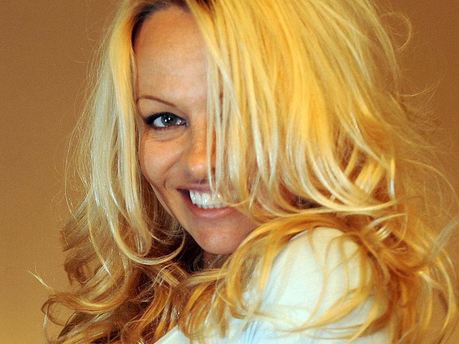 Pamela Anderson ungeschminkt - So sehen die Stars ungeschminkt aus