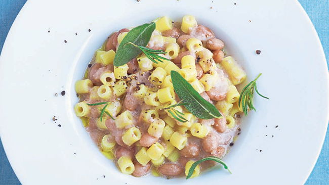 Nudelsuppe mal anders: Cornelia Polettos Rezept für Pasta e fagioli