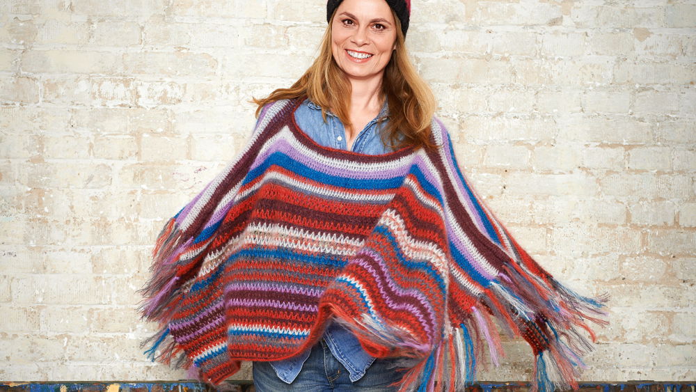 Bunter Strickponcho zum Selberhäkeln