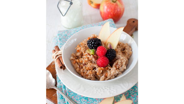 Porridge mit Äpfeln, Beeren & Zimt 