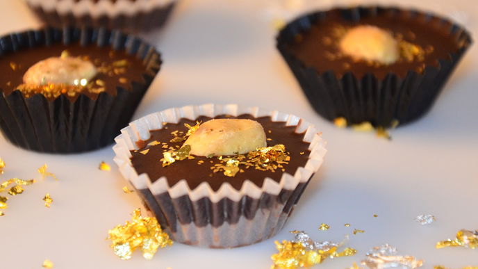 Goldene Erdnuss-Pralinen mit Nougat