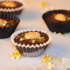 Goldene Erdnuss-Pralinen mit Nougat