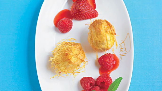Profiteroles: Rezept für kleine Windbeutel mit Vanillecreme von Cornelia Poletto