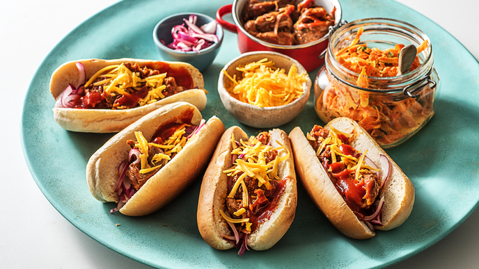 Hot Dog mit Pulled Pork und Karottensalat