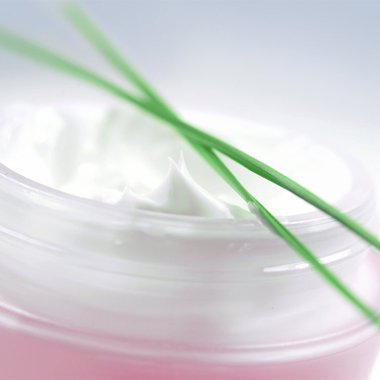 Was steckt in einer Anti-Age-Creme mit Q10?