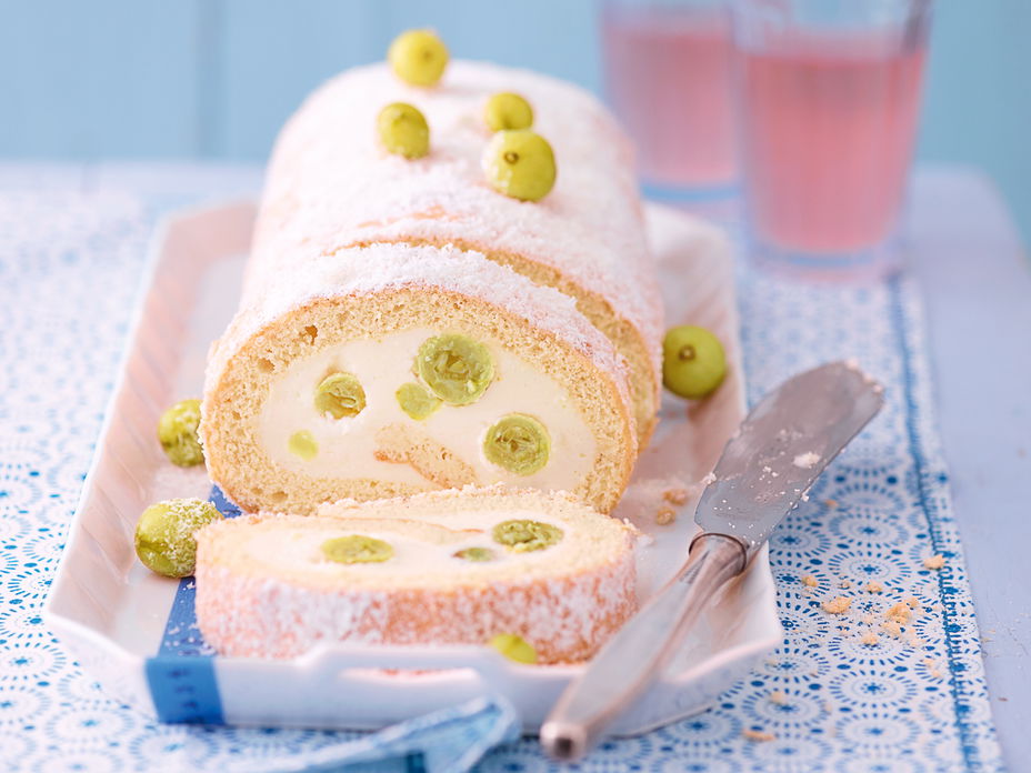 Quark Stachelbeer Rolle vereint den Geschmack von sauren Stachelbeeren mit frischem Quark