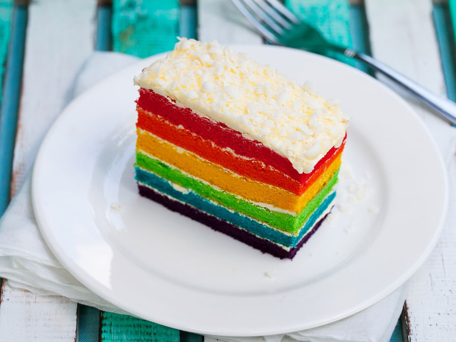 Bunter Papageienkuchen geschichtet