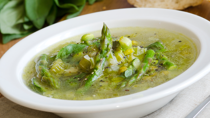 Gesundes Rezept für klare Spargelsuppe