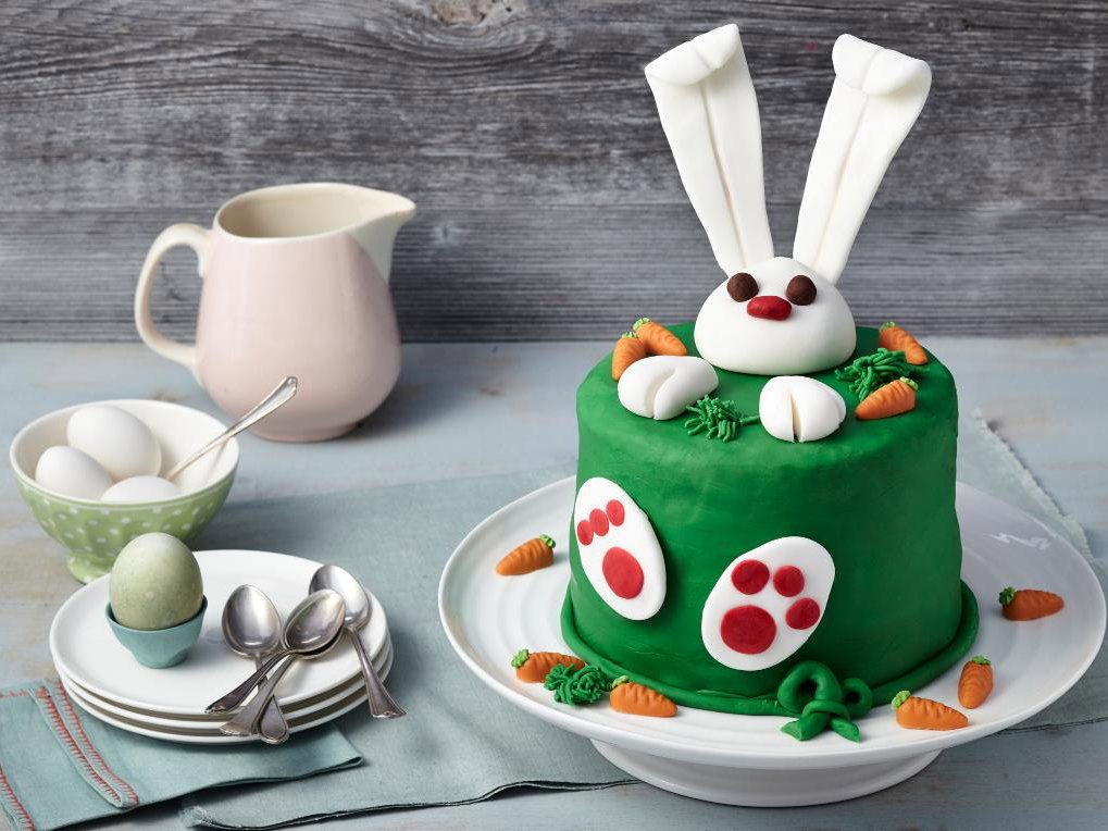 Kleine Eierlikör-Buttercremetorte