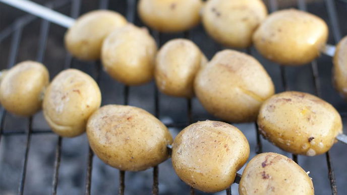 Kartoffelspieße mit Honig