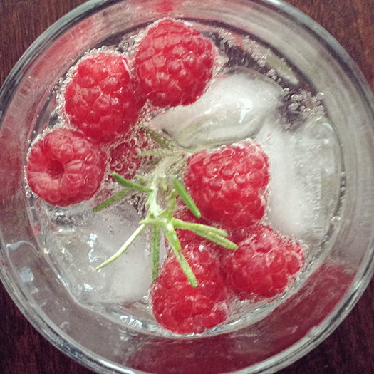 Himbeer-Rosmarin-Cocktail