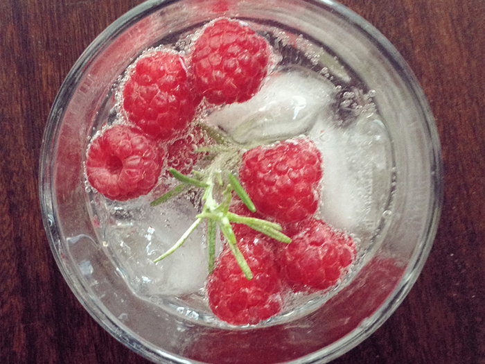 Himbeer-Rosmarin-Cocktail