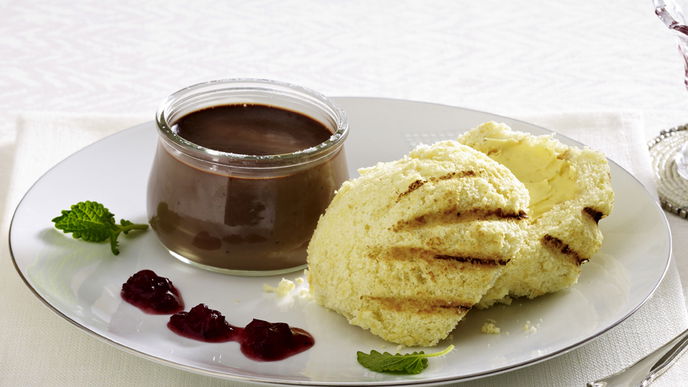 Gegrillte Eiskugeln mit Creme au Chocolat