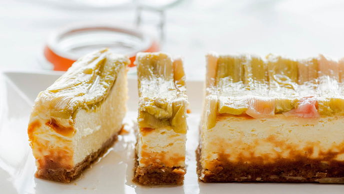 Rhabarber-Käsekuchen mit Streuseln