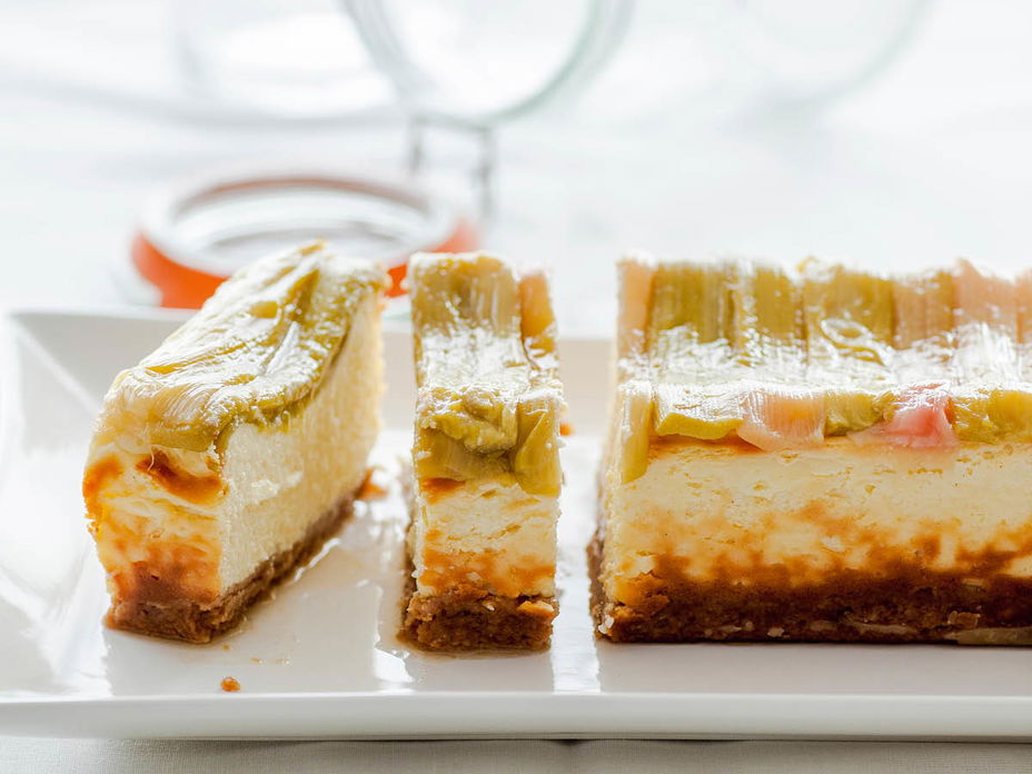 Rhabarber-Käsekuchen mit Streuseln - Hier gibt es das leckere Rezept