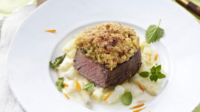 Rinderfilet auf Kartoffel-Spargeleintopf