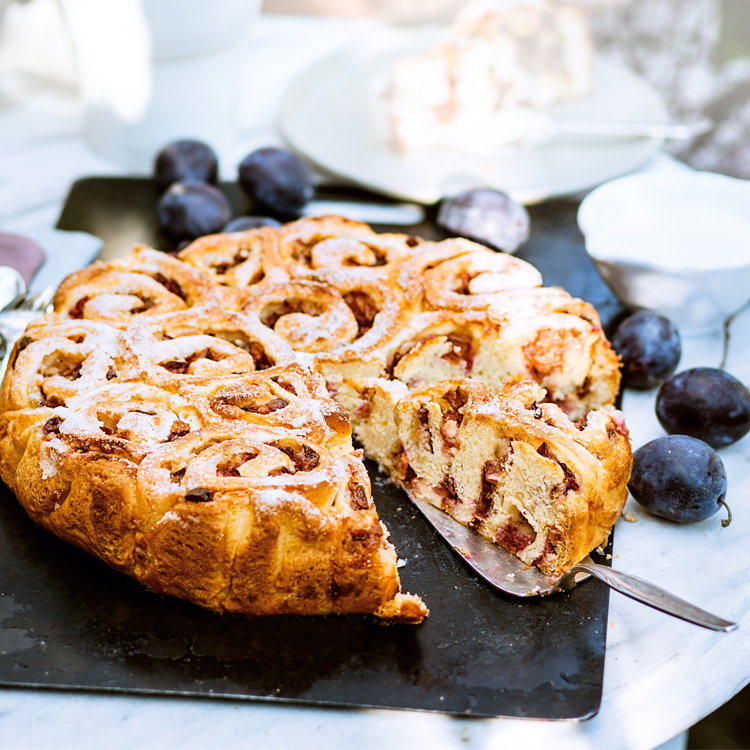 Rosettenkuchen mit Zwetschgen-Kirsch-Mix