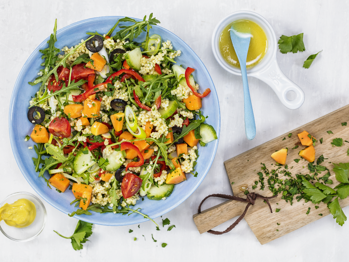 Rucolasalat mit Bulgur und Tomate