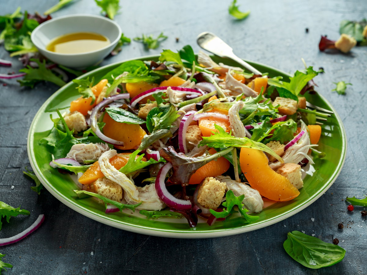 Rucolasalat mit Orange und Putenfilets
