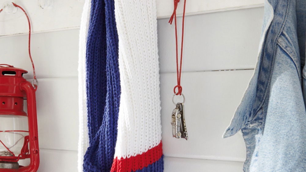 Blau-Weißer Sommerschal zum Selberstricken