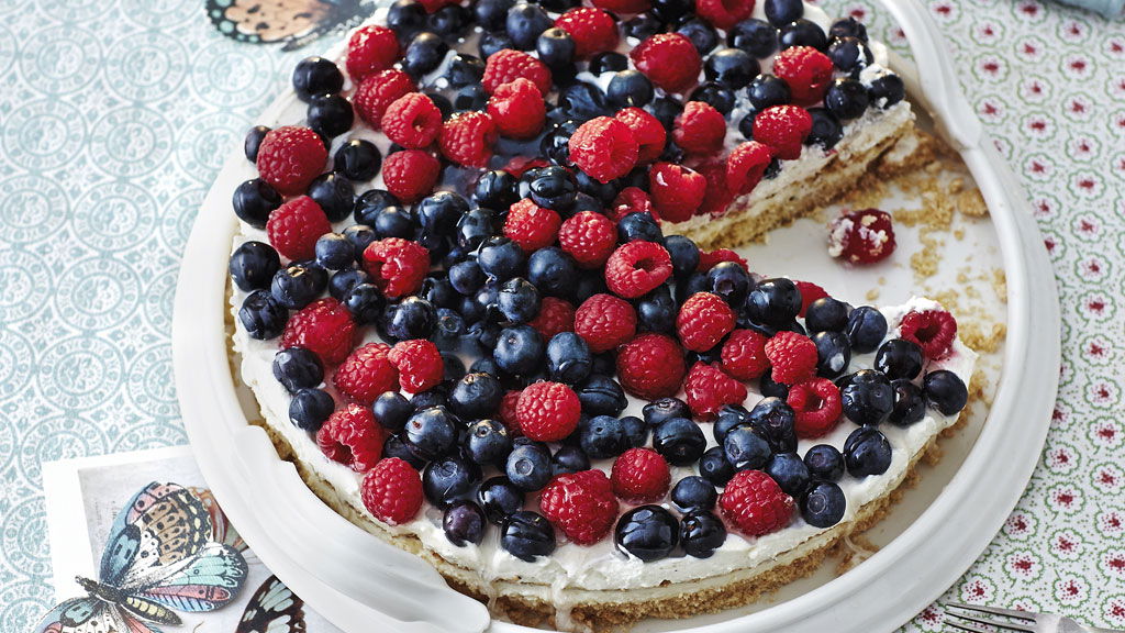 Schichttorte mit Früchten
