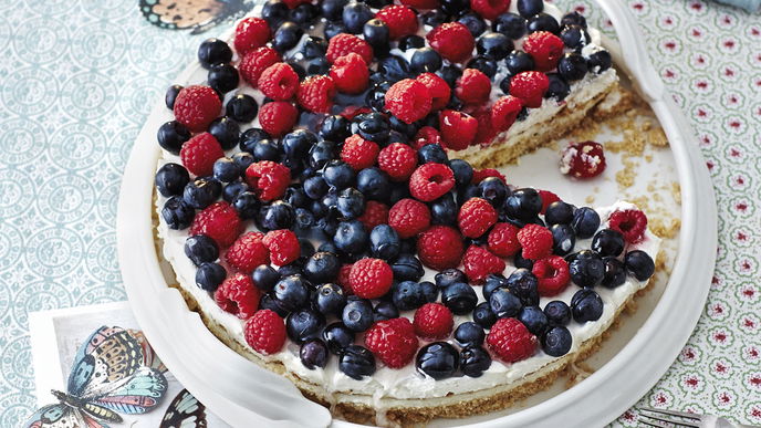 Schichttorte mit Früchten