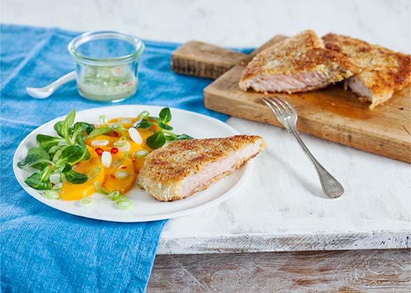 Schnitzel mit knuspriger Kokoskruste und Mango-Salat