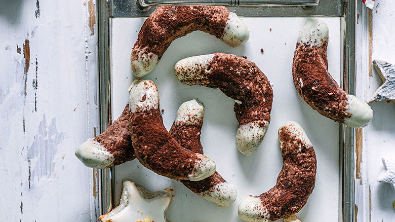 Schoko-Kipferl mit Walnüssen