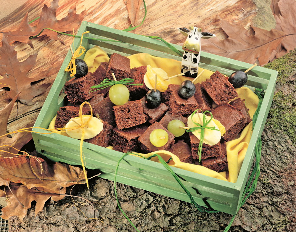 Schoko-Würfel mit frischm Obst: Die Brownies schmecken mit dem Obst besondern lecker