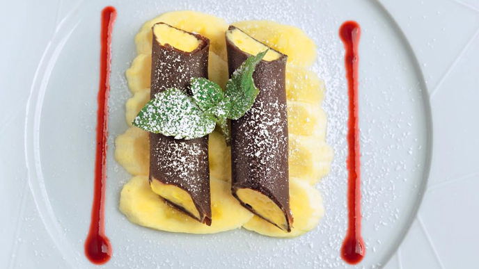 Schokocrepes-Cannelloni mit Mangomousse von Cornelia Poletto