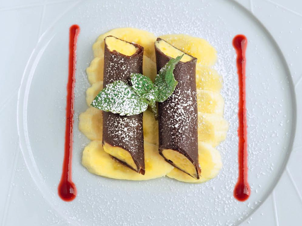 Schokocrepes-Cannelloni mit Mangomousse