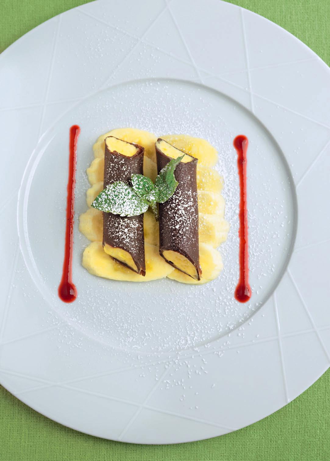 Schokocrepes-Cannelloni mit Mangomousse