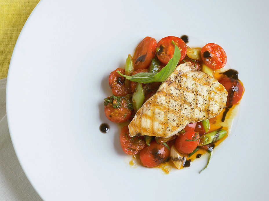 Gegrillter Schwertfisch mit Gewürztomaten