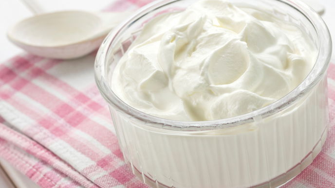 Sour-Cream-Dip mit Knoblauch
