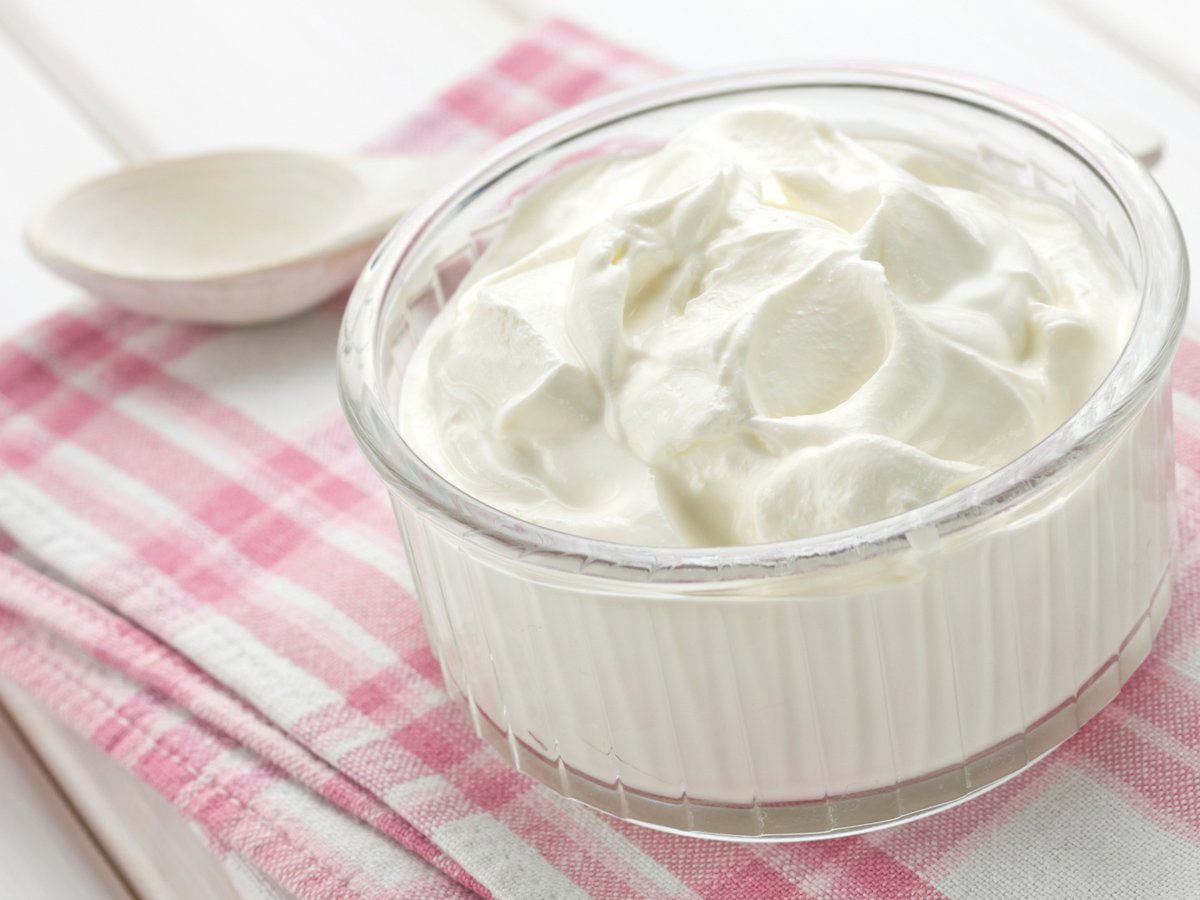 Sour Cream Dip in Schale