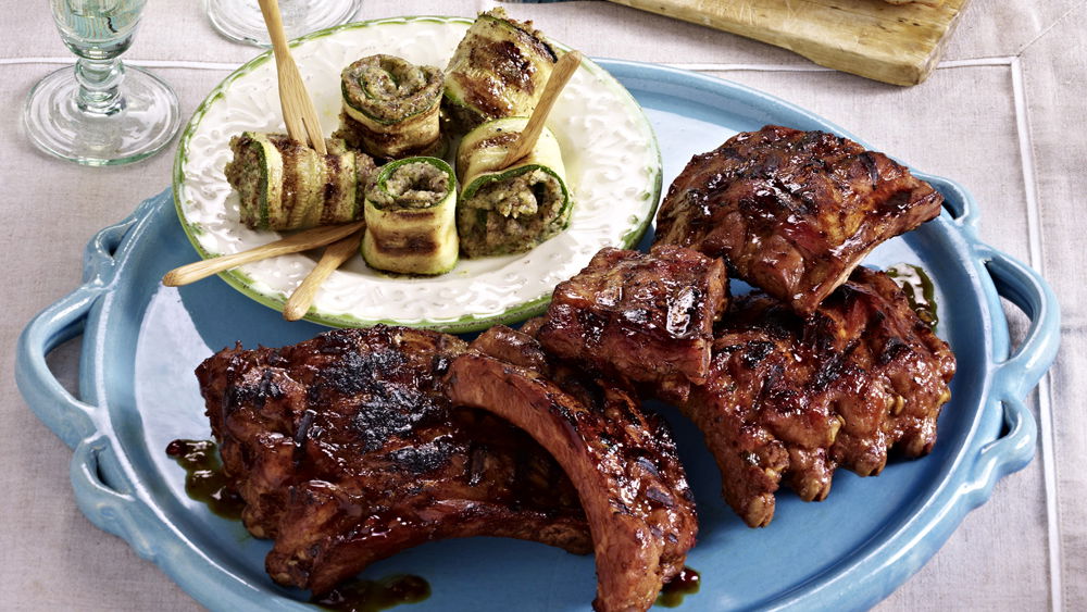 Spare-Rips vom Grill in Kräuterbutter-Marinade