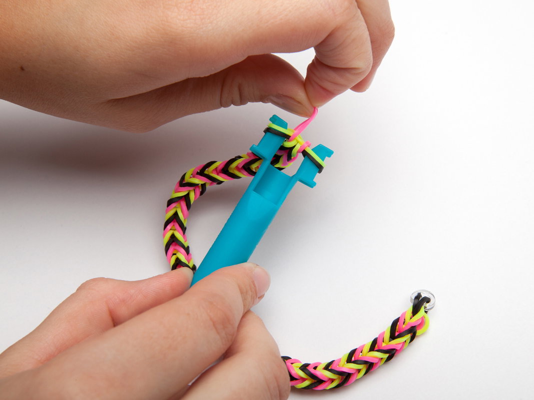 Step 11 Loom-Armband