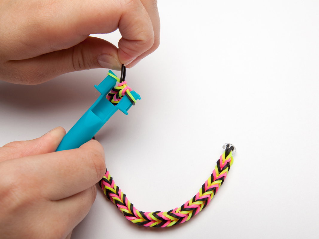 Step 12 Loom-Armband