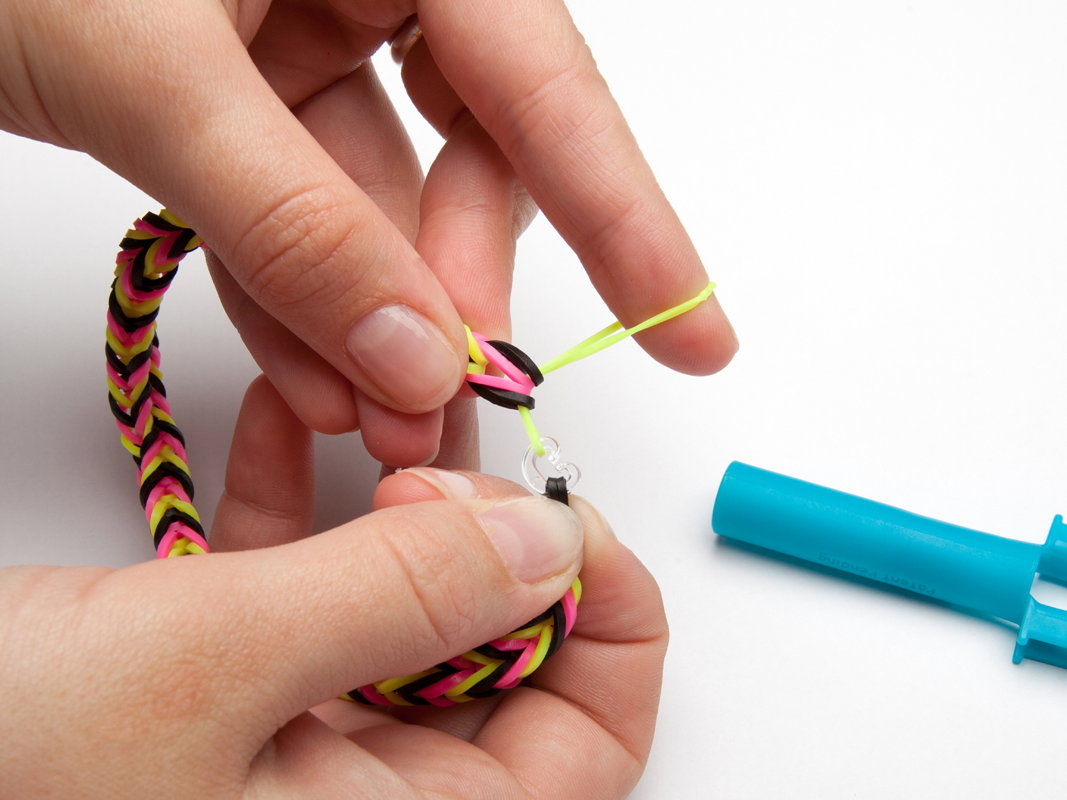 Step 15 Loom-Armband