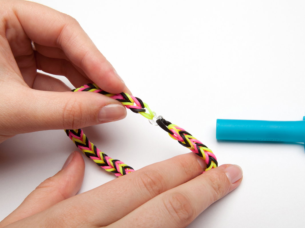 Step 17 Loom-Armband