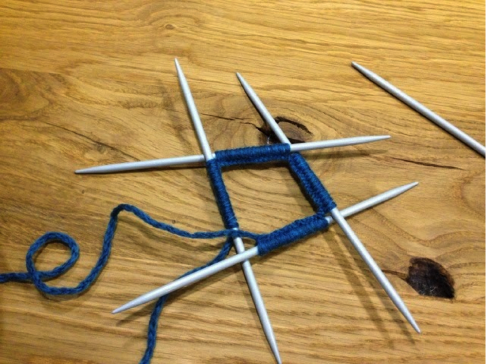 Step 2 Strickanleitung Ringelmütze