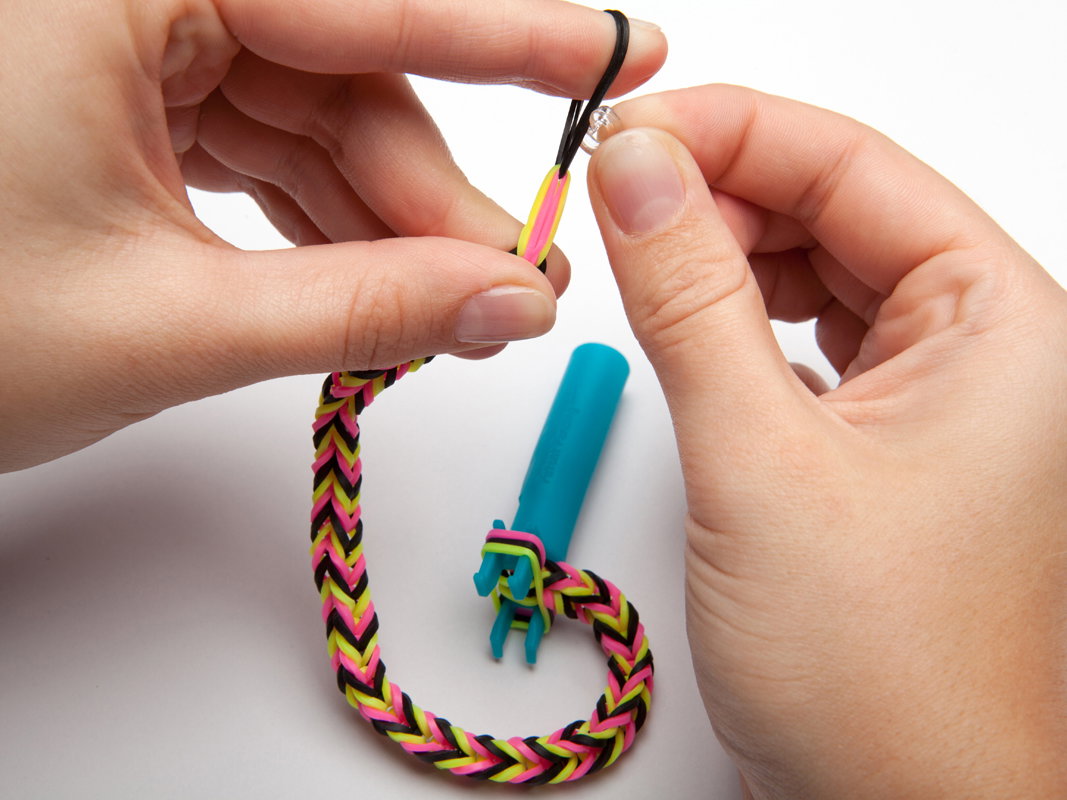 Step 9 Loom-Armband