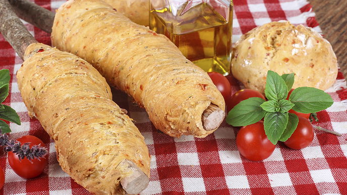 Rezept für Stockbrot mit Parmesan und Schinken 