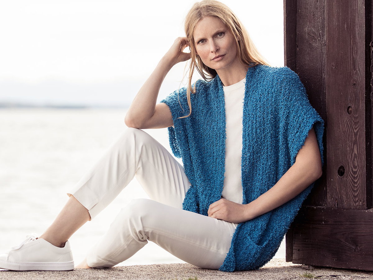 Strickanleitung: Oversized-Weste in Blau