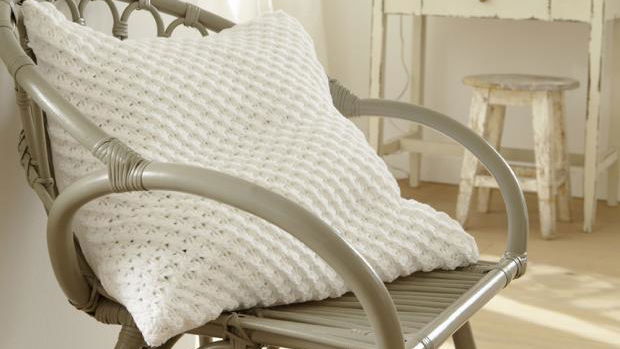 Strickkissen mit Strukturmuster zum Selberstricken