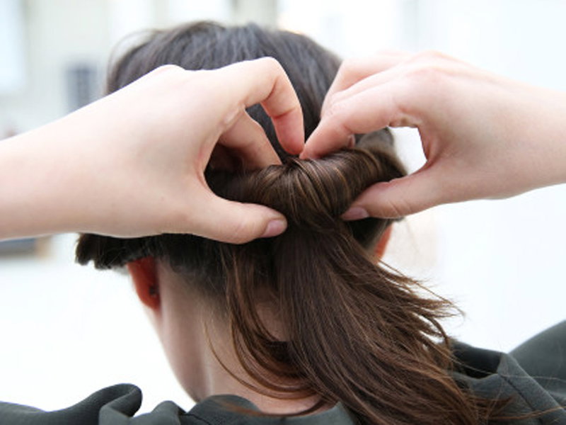 Haare immer weiter umwickeln