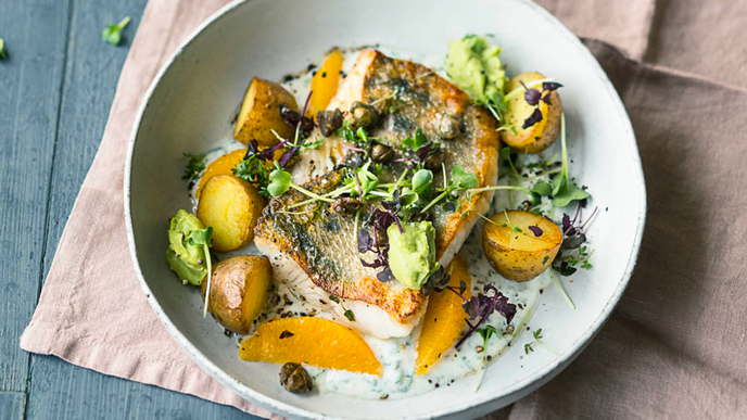 Fischfilet mit Avocado und Kräuterjoghurt