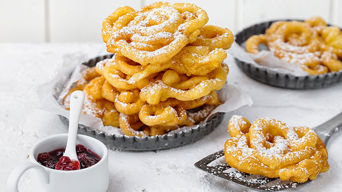 Südtiroler Strauben mit Preiselbeeren