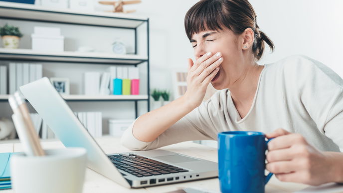 Mittagstief überwinden: Tipps gegen die Müdigkeit
